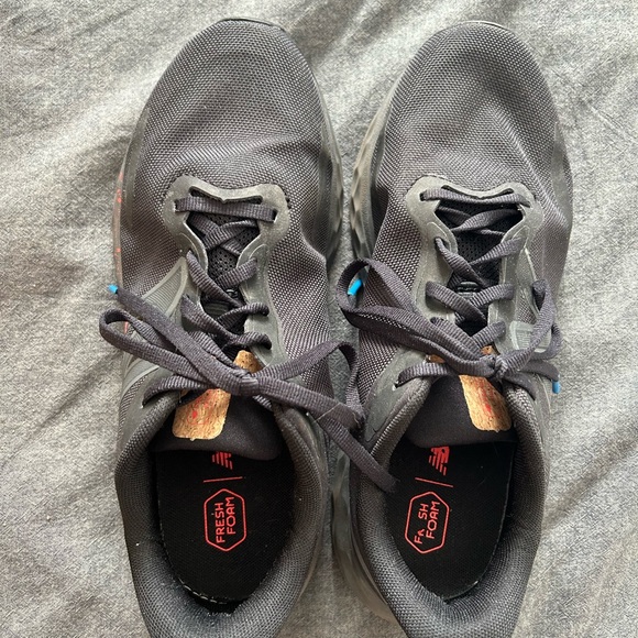 New Balance shoes - Picture 2 of 6